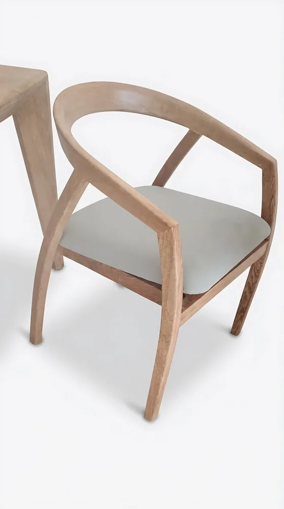 Silla de líneas orgánicas