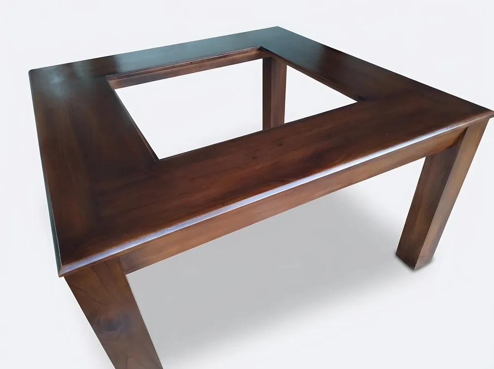 Mesa en madera oscura, acabado a mano