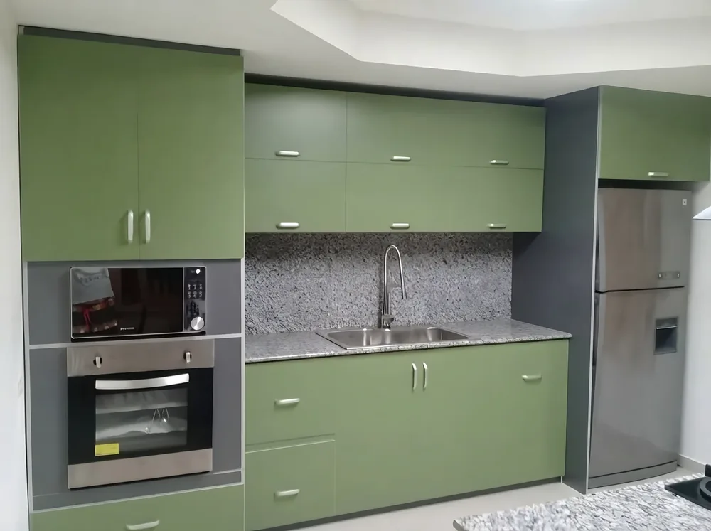 Cocina integral en laca verde