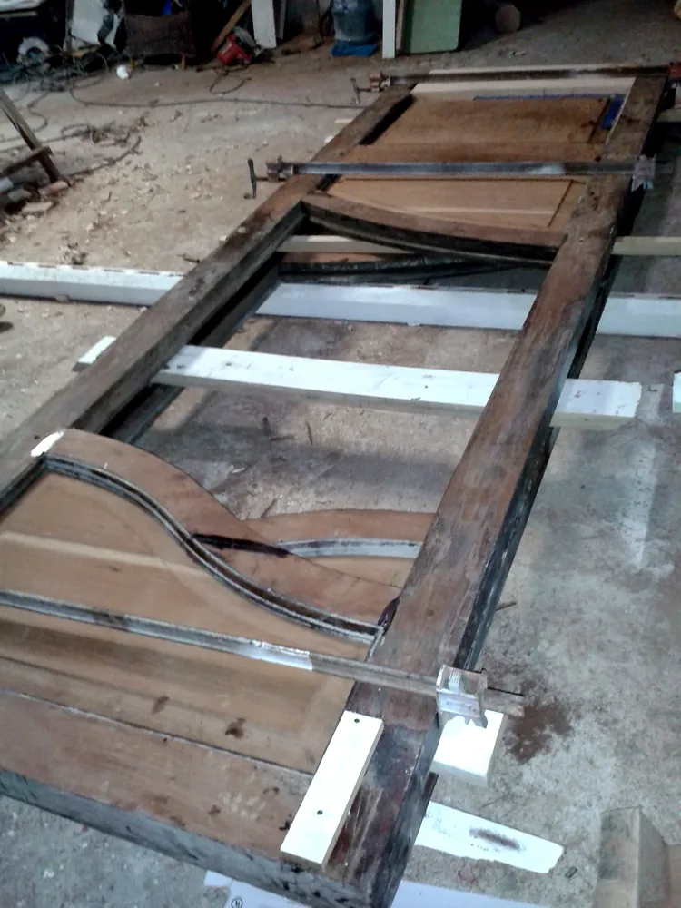 Puerta antigua en rehabilitación